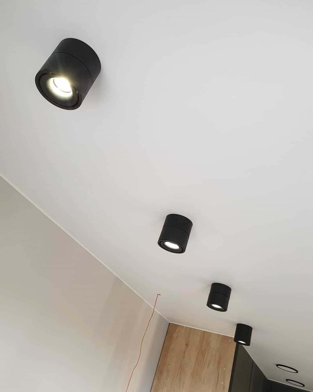 ТОЧКОВІ  СВІТИЛЬНИКИ